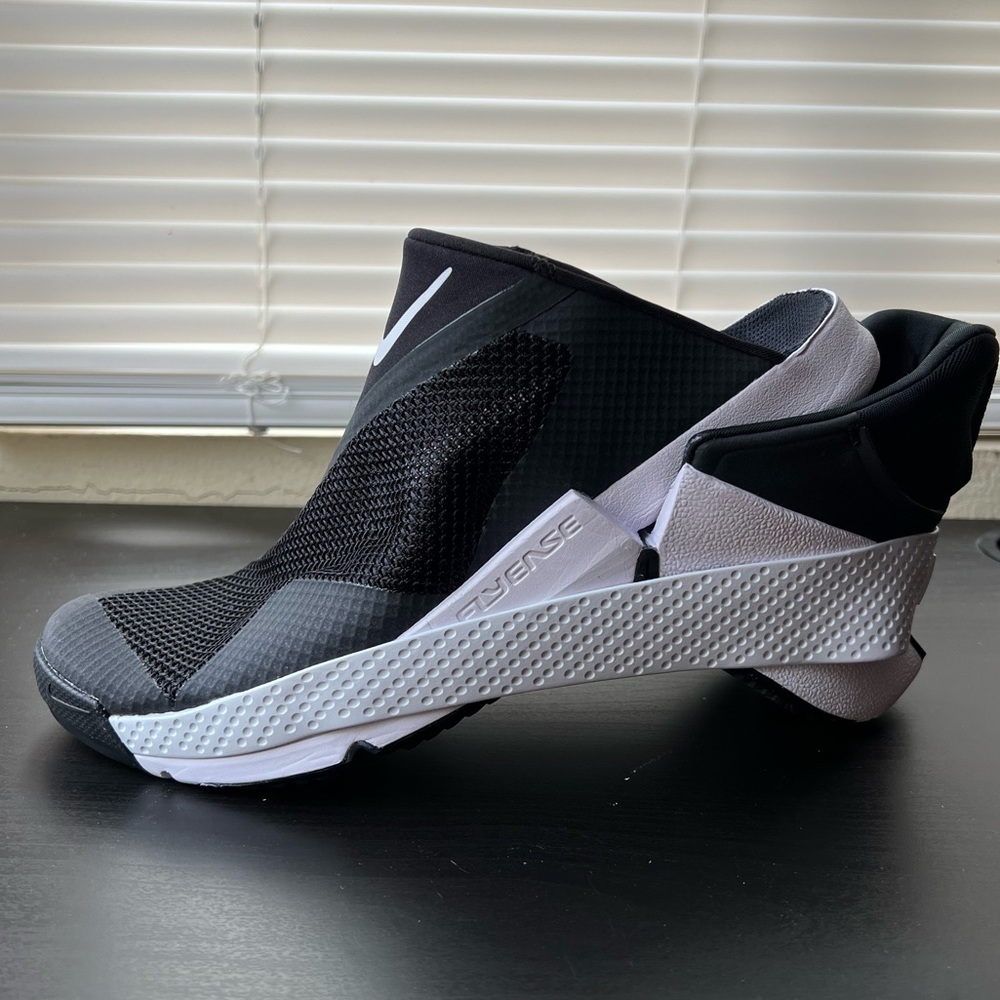 Nike Go FlyEase Easy On/Off Shoes Size 11 for Men or Size 12.5 for Women